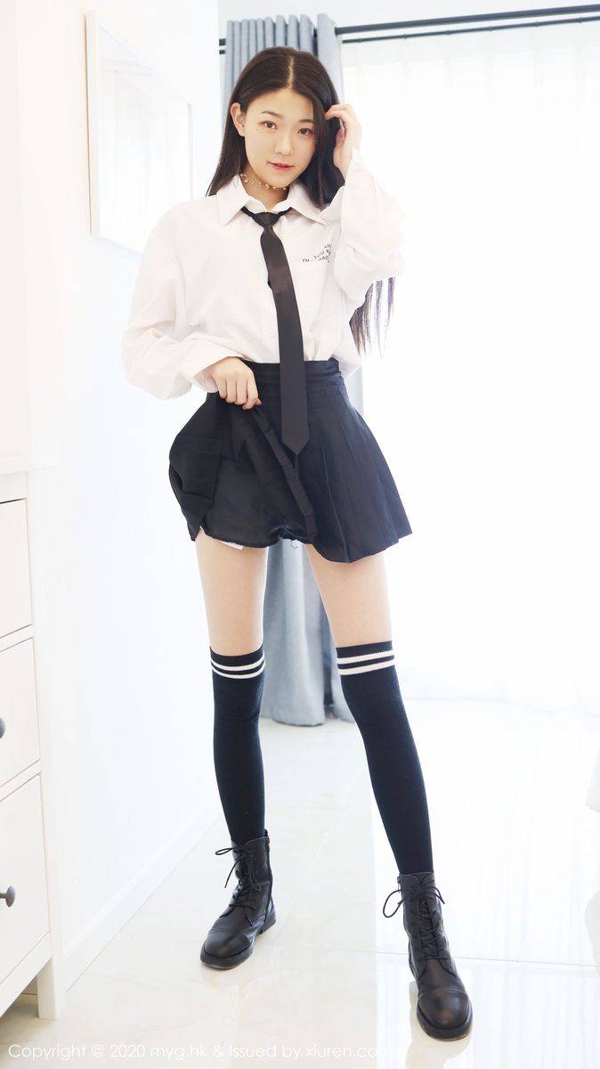 美媛馆性感美女Laura张小妮白衬衫修长美腿JK制服诱惑写真-27
