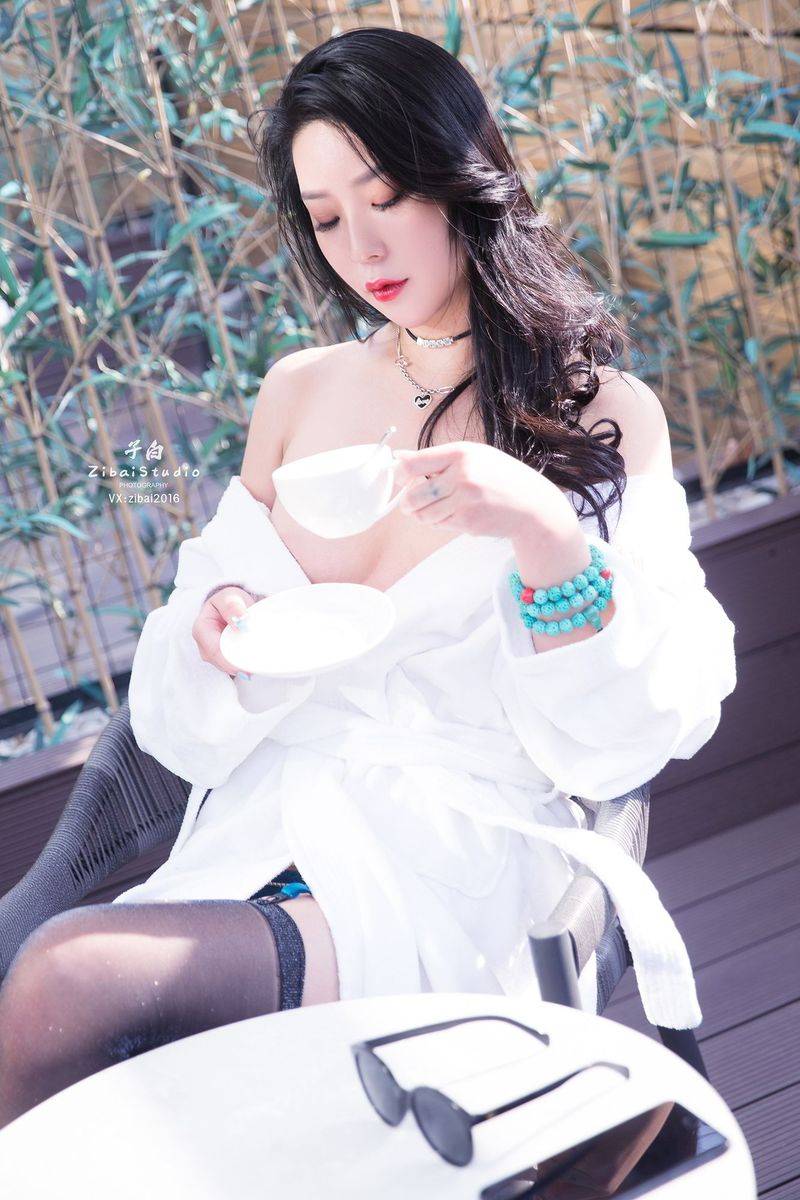 头条女神美女模特刘瑾希白衬衫翘臀丁字裤诱惑私房写真-10