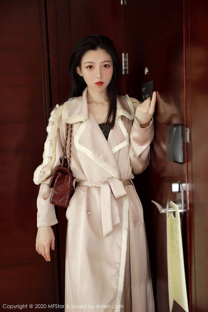 模范学院美女模特言沫黑丝美腿镂空内衣主题妩媚性感写真