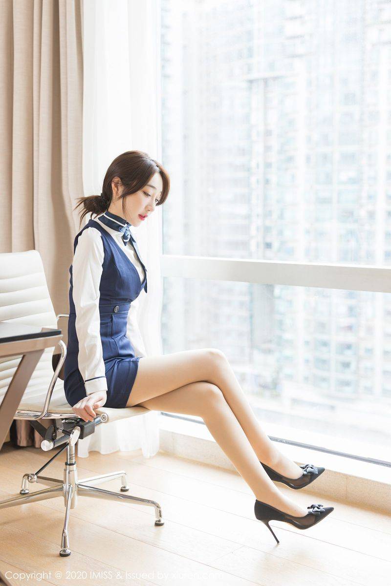 爱蜜社美女模特小九月丝袜美腿制服诱惑朦胧性感足量写真-22