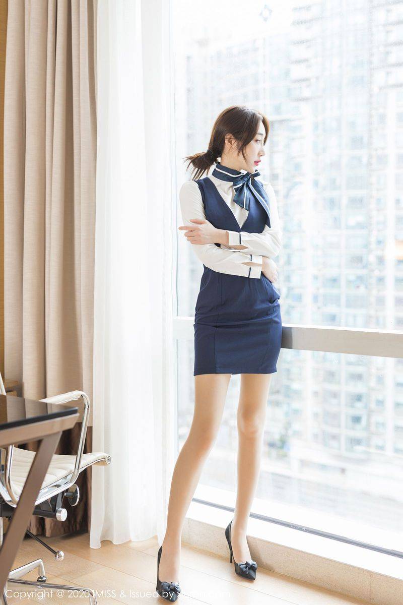 爱蜜社美女模特小九月丝袜美腿制服诱惑朦胧性感足量写真-23