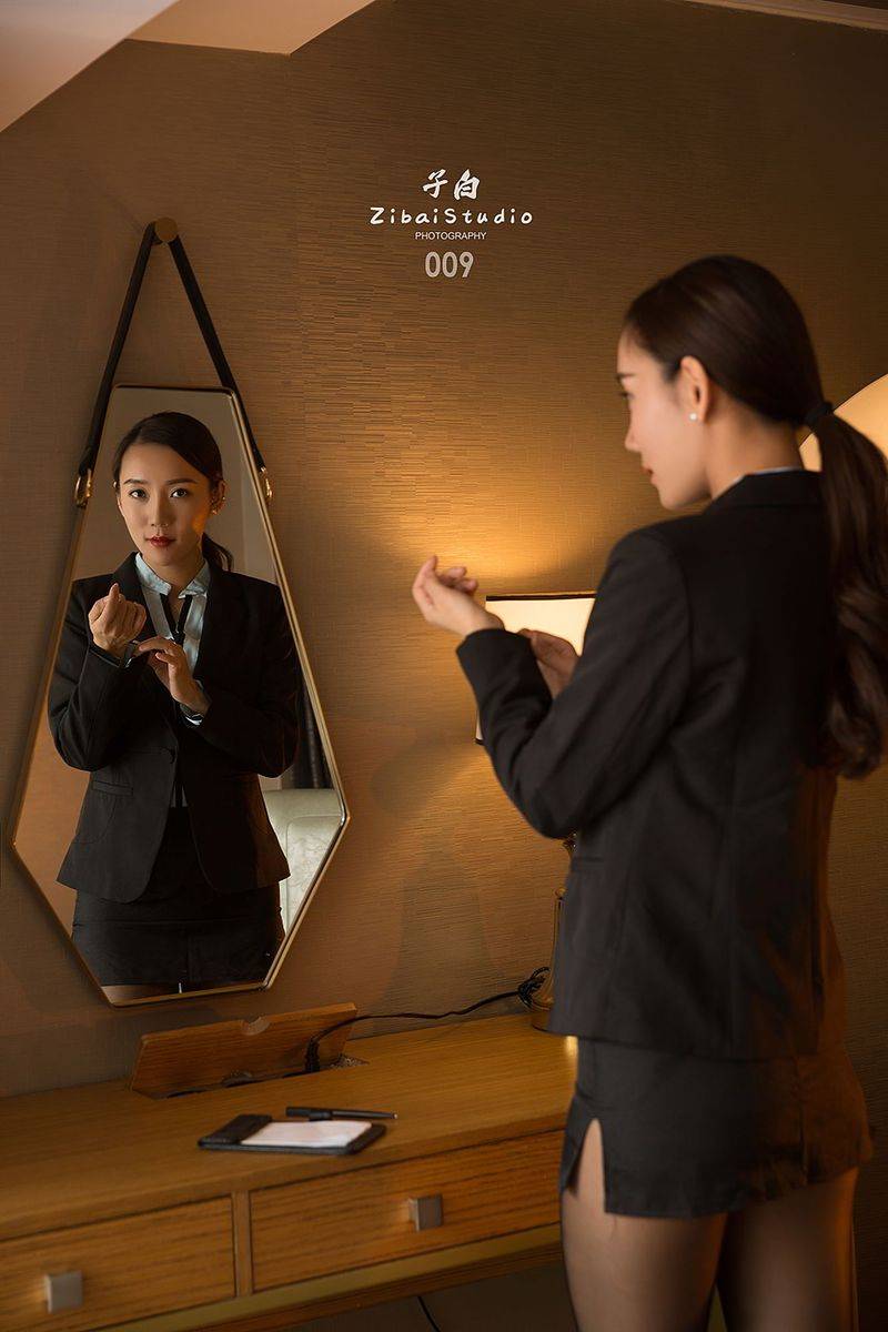 头条女神美女模特艾静香职场OL女秘书装扮蜜丝系列性感写真-13