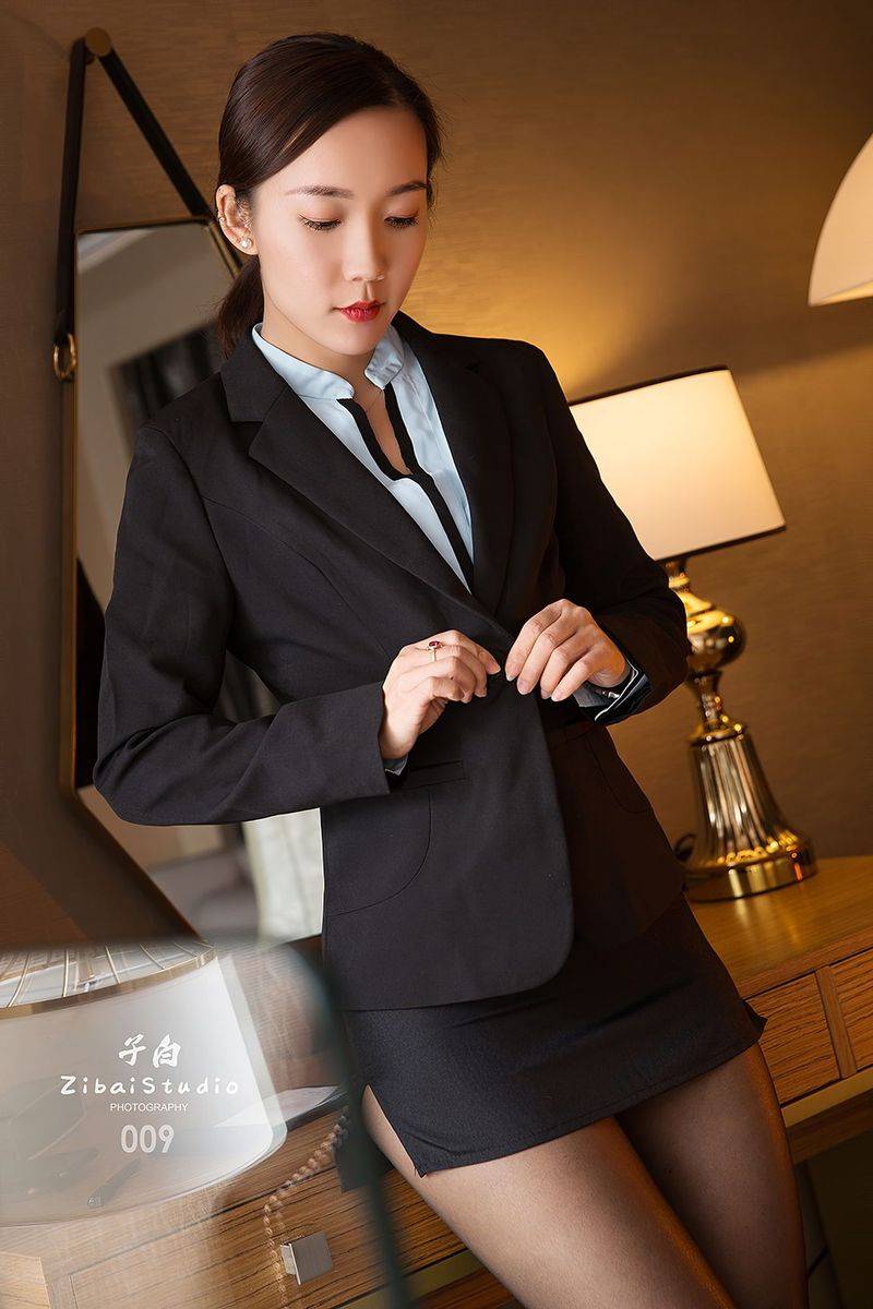 头条女神美女模特艾静香职场OL女秘书装扮蜜丝系列性感写真-16
