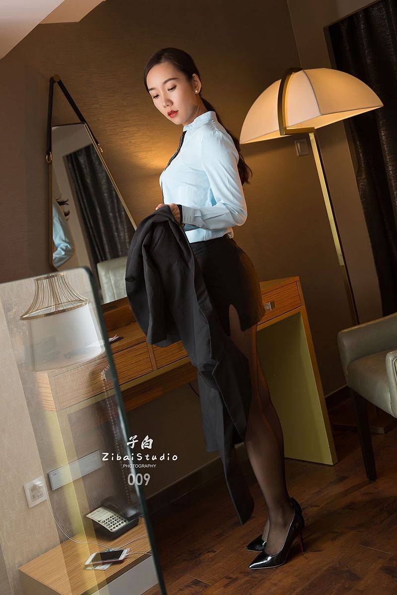 头条女神美女模特艾静香职场OL女秘书装扮蜜丝系列性感写真-21