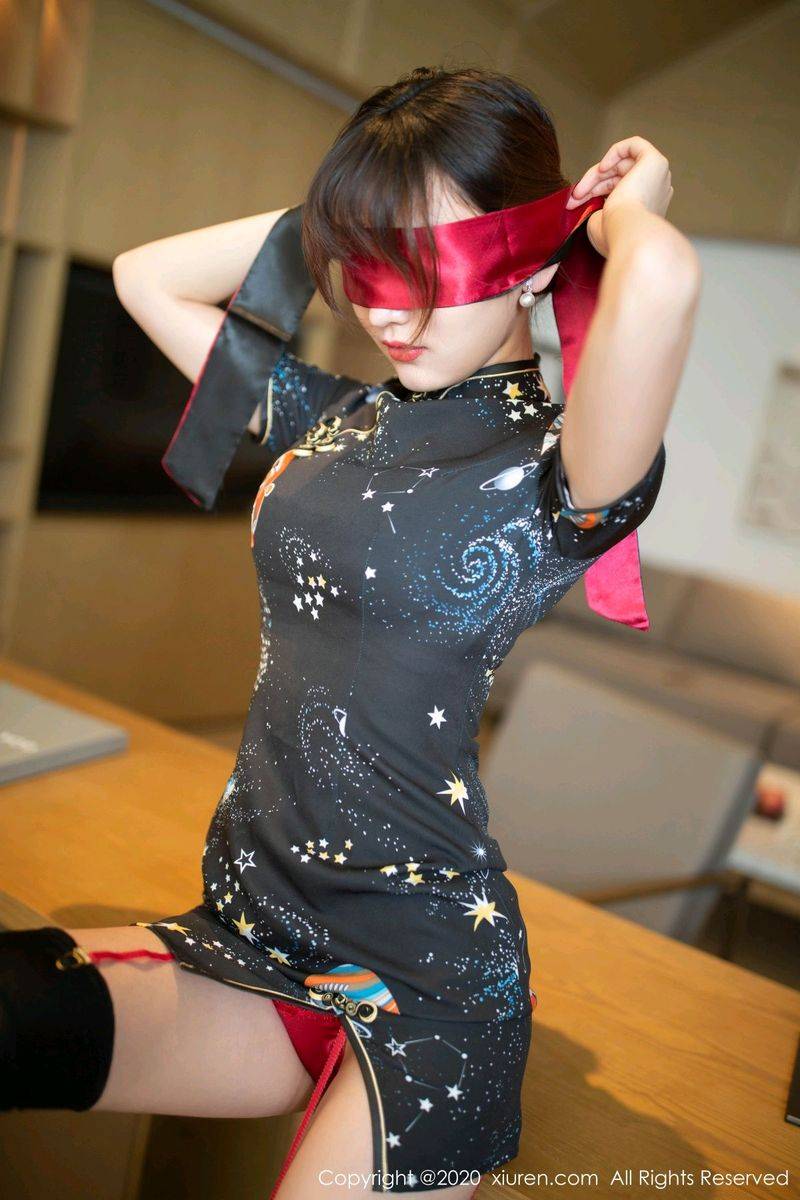 秀人网美女模特陆萱萱古典旗袍黑丝吊袜乌镇+太湖性感旅拍-12