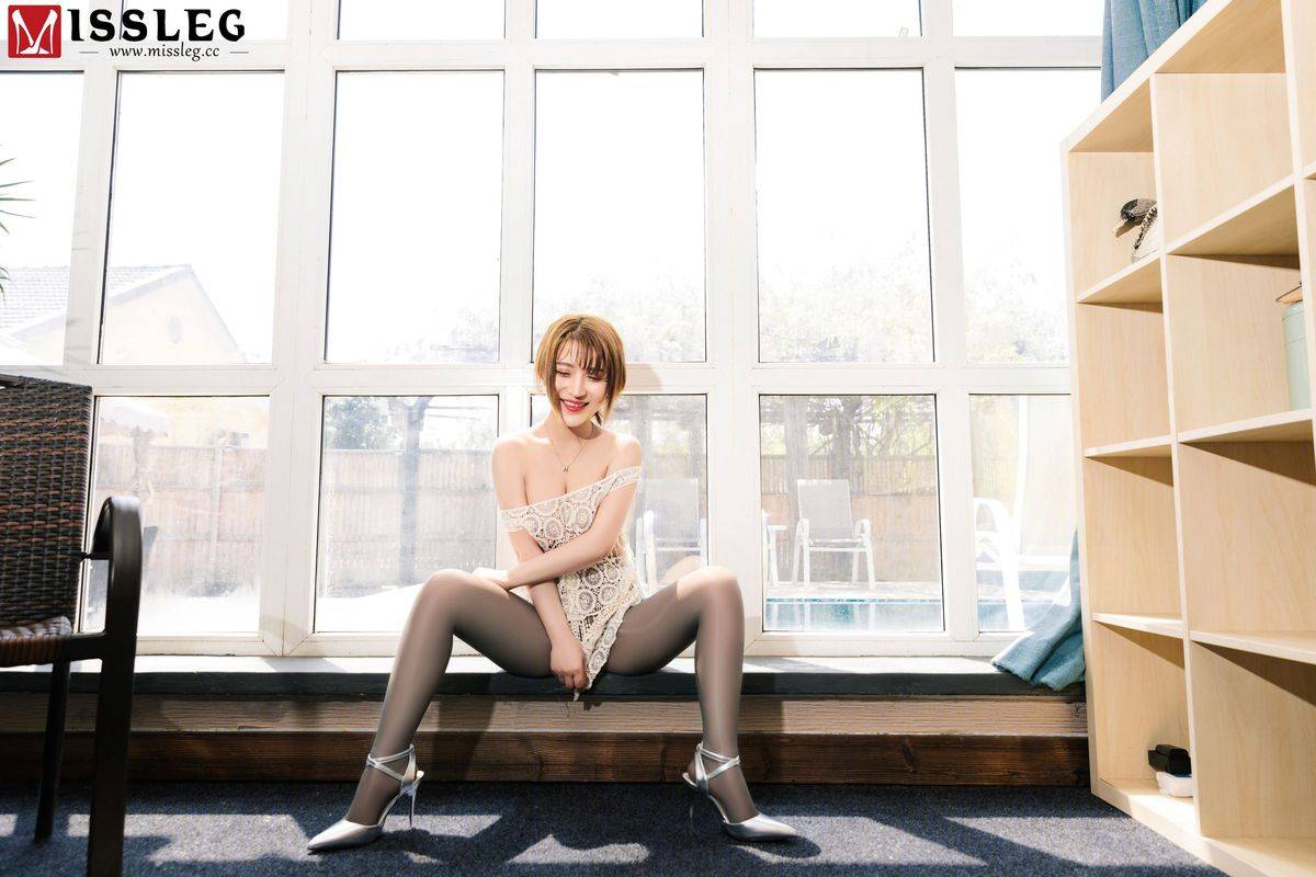 MISSLEG蜜丝美女模特林兮《五十度灰》黑丝美腿性感写真-23