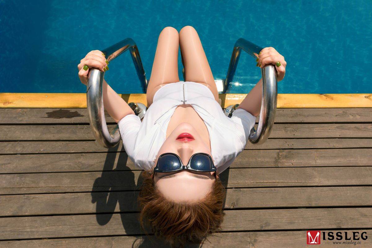 MISSLEG蜜丝性感美女林兮修长美腿泳池日光浴大尺度写真-22