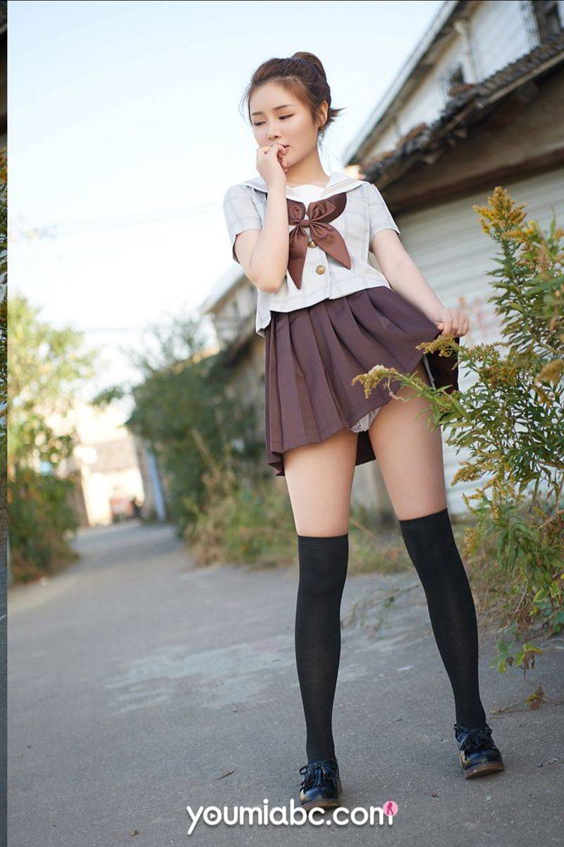 YouMi尤蜜美女模特陈宇曦日式学生装百褶短裙户外怡情写真-14