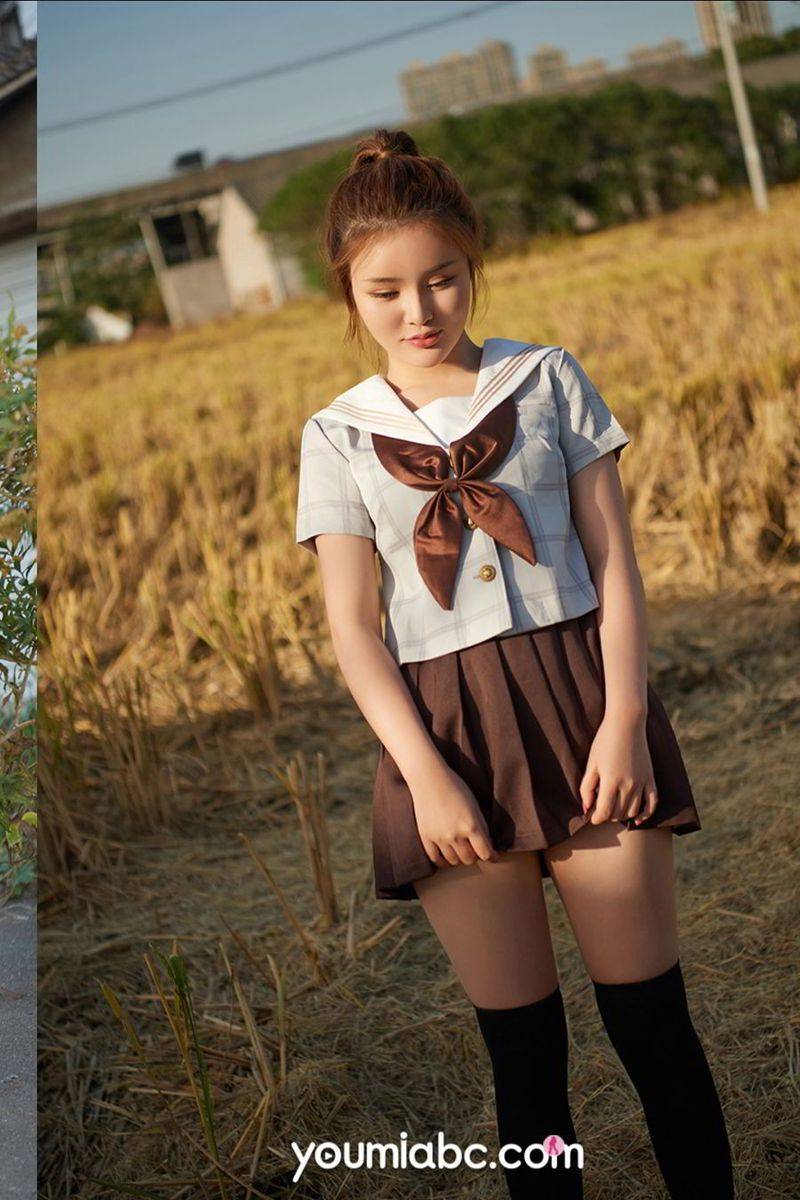 YouMi尤蜜美女模特陈宇曦日式学生装百褶短裙户外怡情写真-15