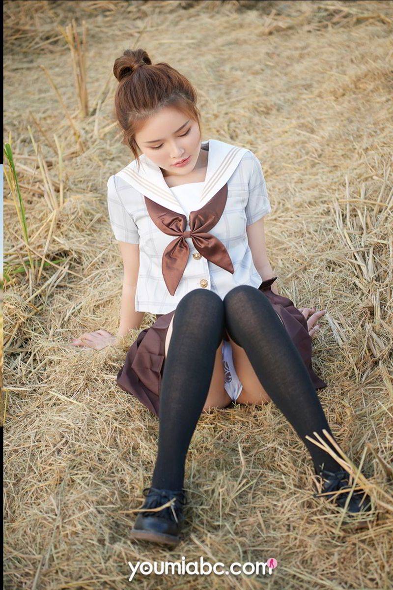 YouMi尤蜜美女模特陈宇曦日式学生装百褶短裙户外怡情写真-19