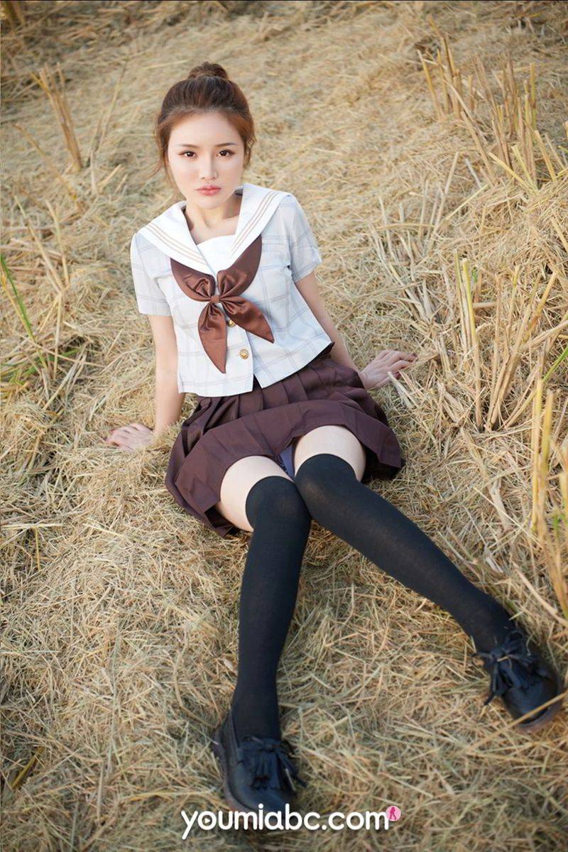 YouMi尤蜜美女模特陈宇曦日式学生装百褶短裙户外怡情写真-20