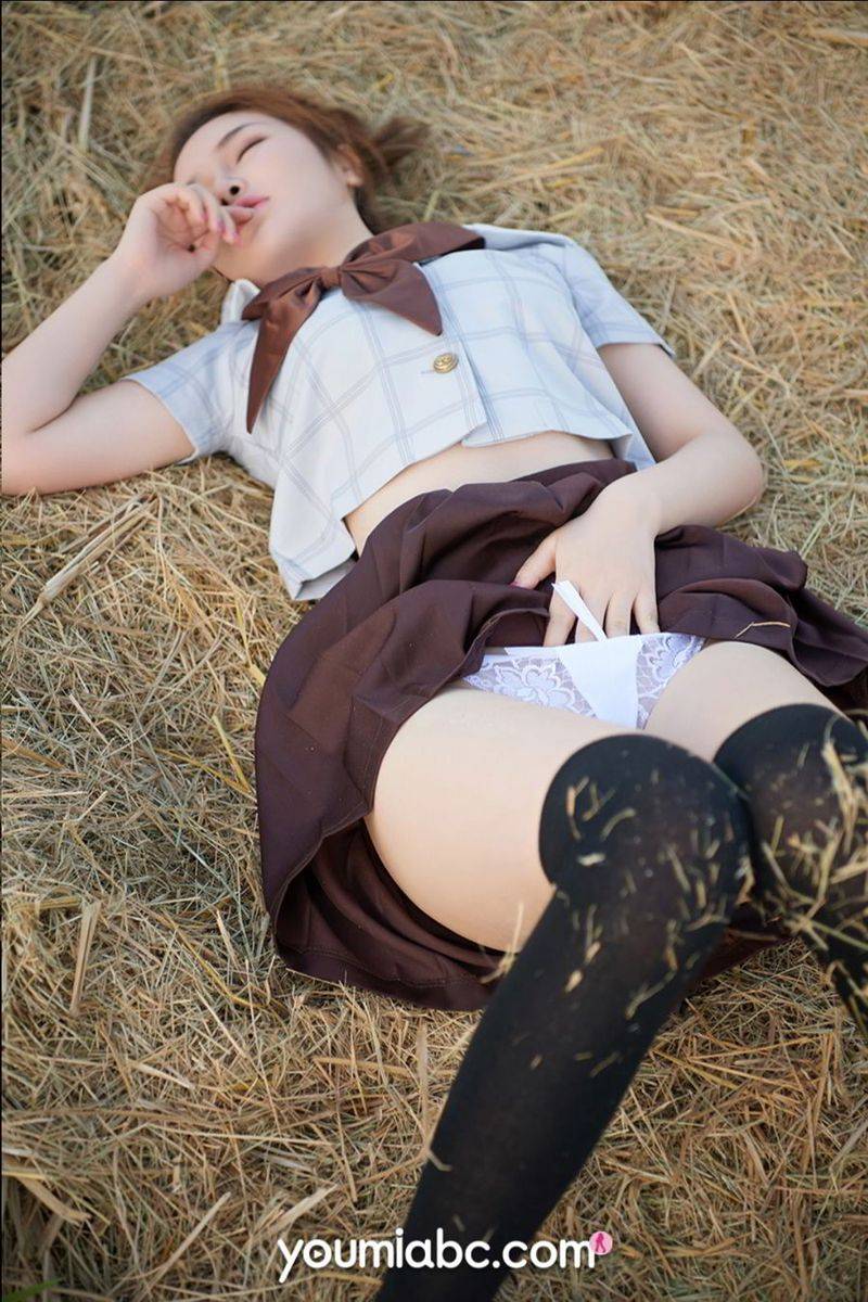 YouMi尤蜜美女模特陈宇曦日式学生装百褶短裙户外怡情写真-38