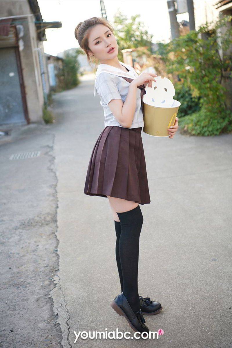 YouMi尤蜜美女模特陈宇曦日式学生装百褶短裙户外怡情写真-40
