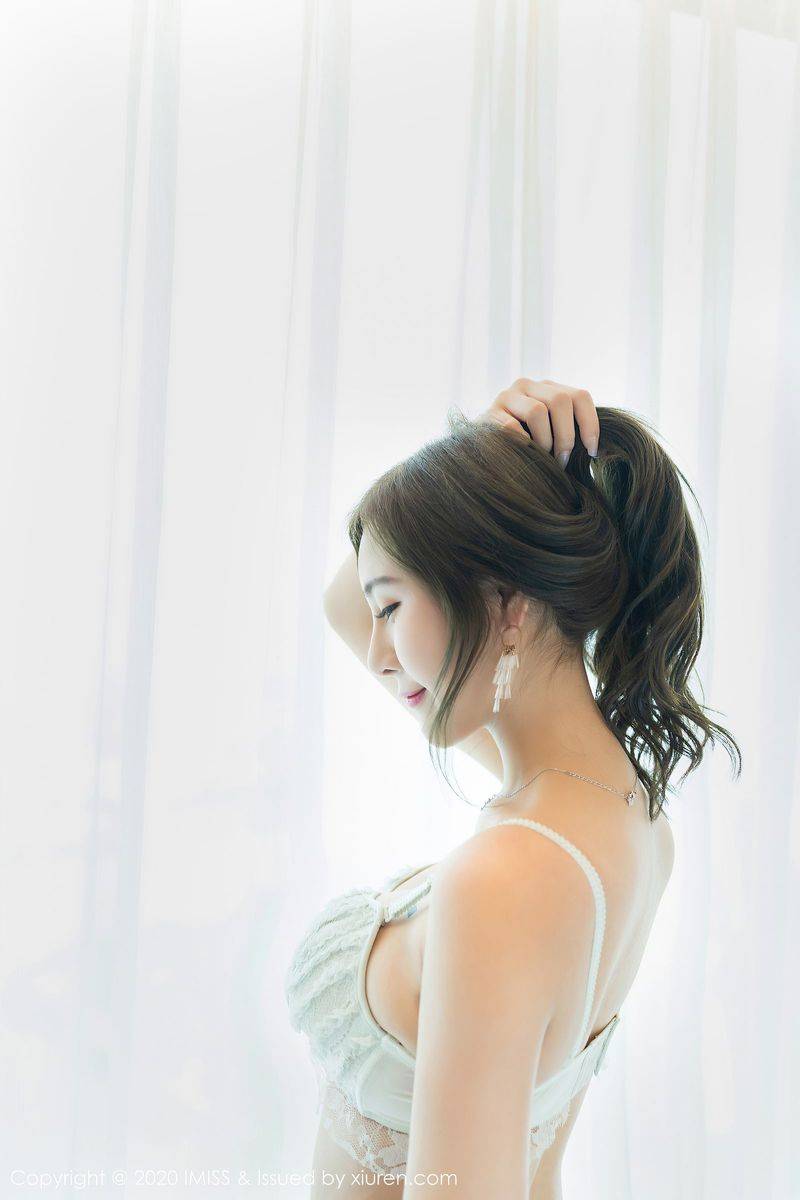 爱蜜社气质女神Lavinia肉朦胧丝袜&内衣诱惑娇嫩胜雪性感写真-6