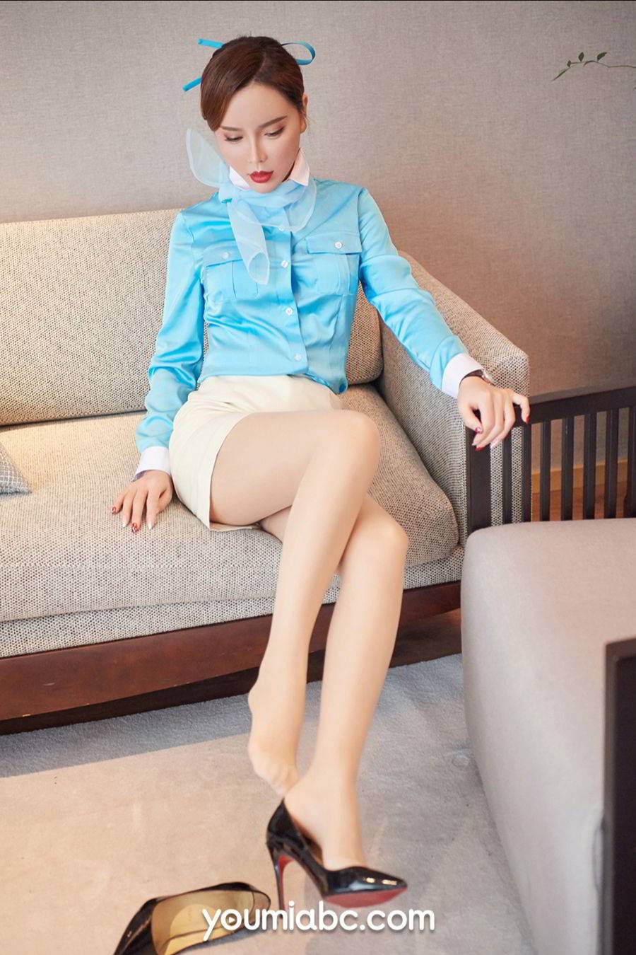 YOUMEI尤美性感女神艾小青肉色丝袜空姐制服惹火写真-30