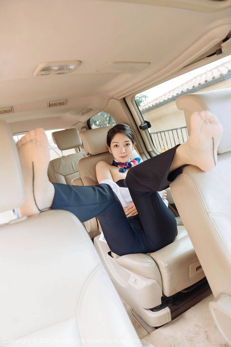 花漾Show性感女神Angela小热巴职业装制服诱惑系列云南旅拍-19