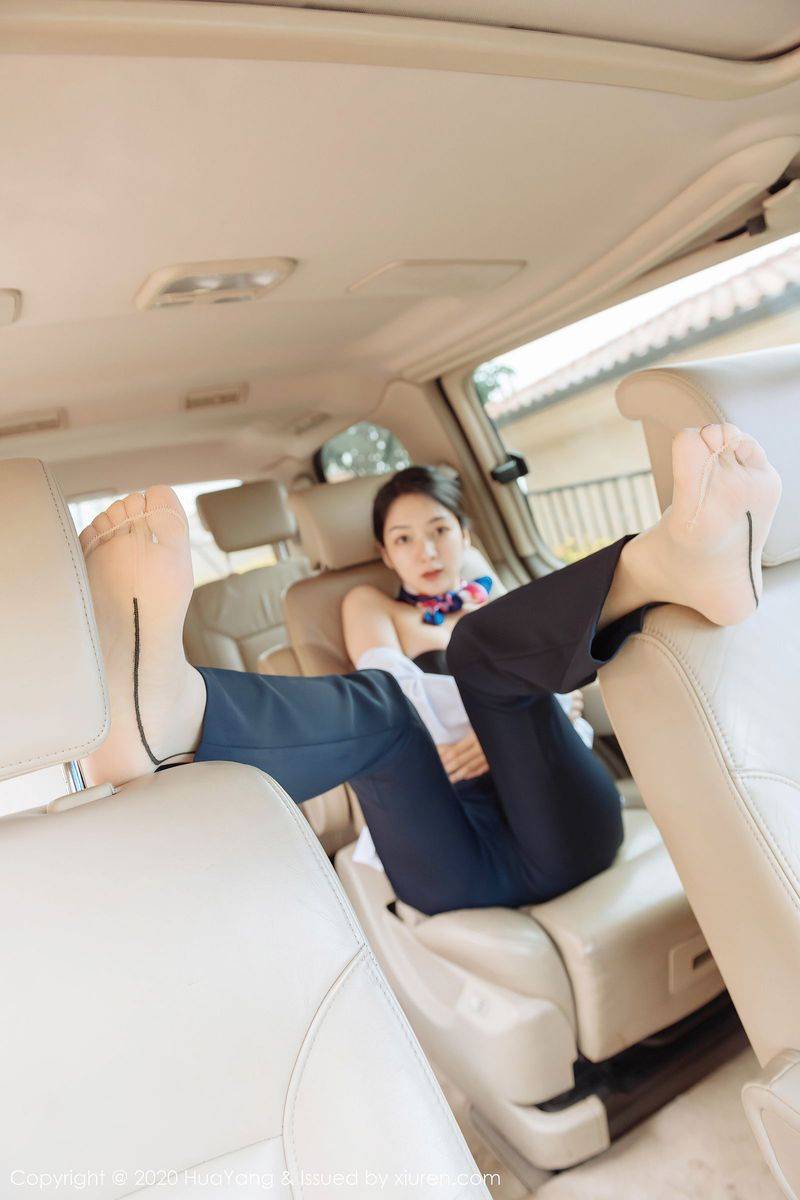 花漾Show性感女神Angela小热巴职业装制服诱惑系列云南旅拍-18