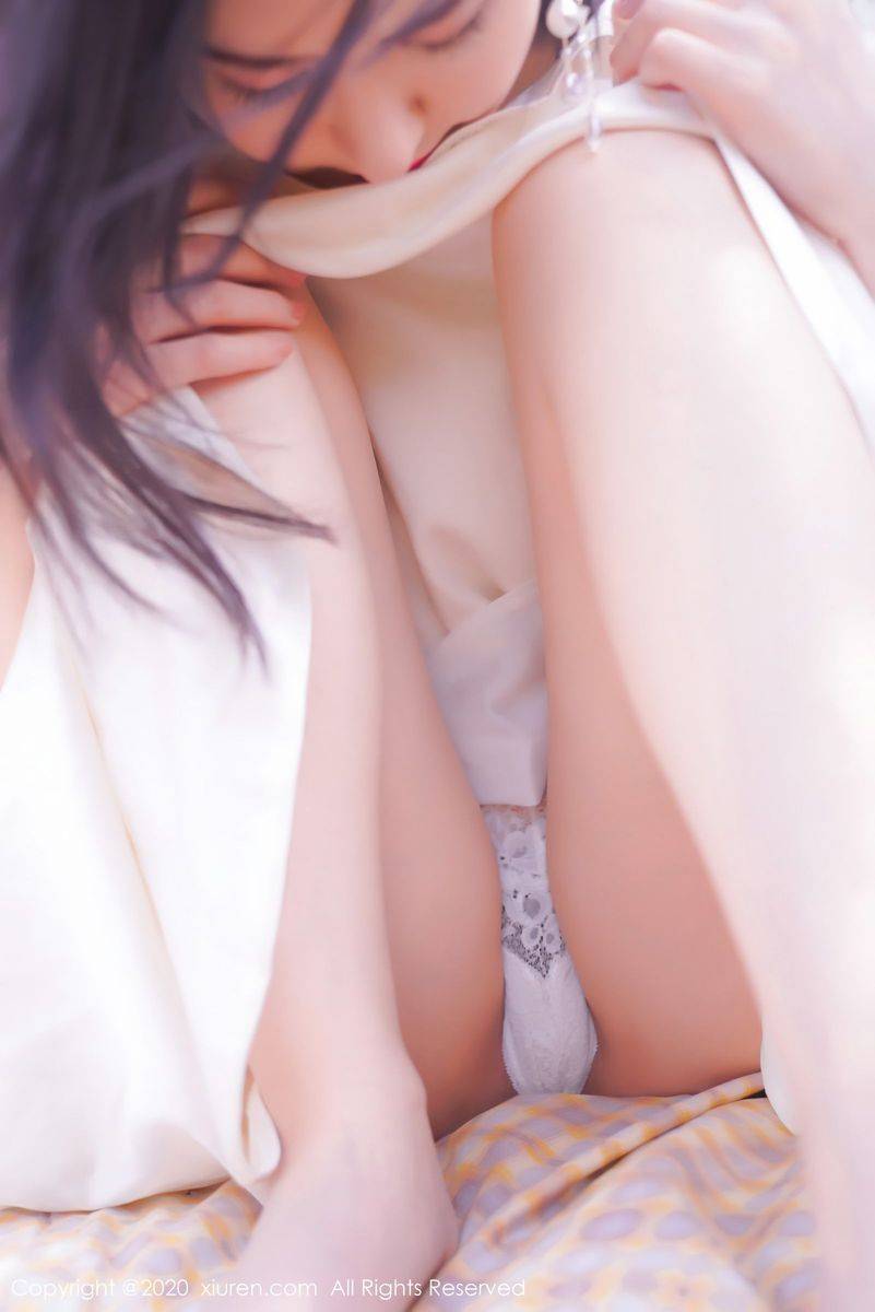 秀人网性感女神沈梦瑶室外草地外景吊裙系列大尺度写真-26