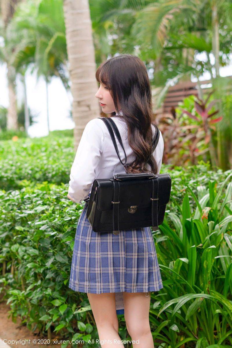 秀人网性感女神周于希Sandy清纯学生制服内衣诱惑三亚旅拍-12