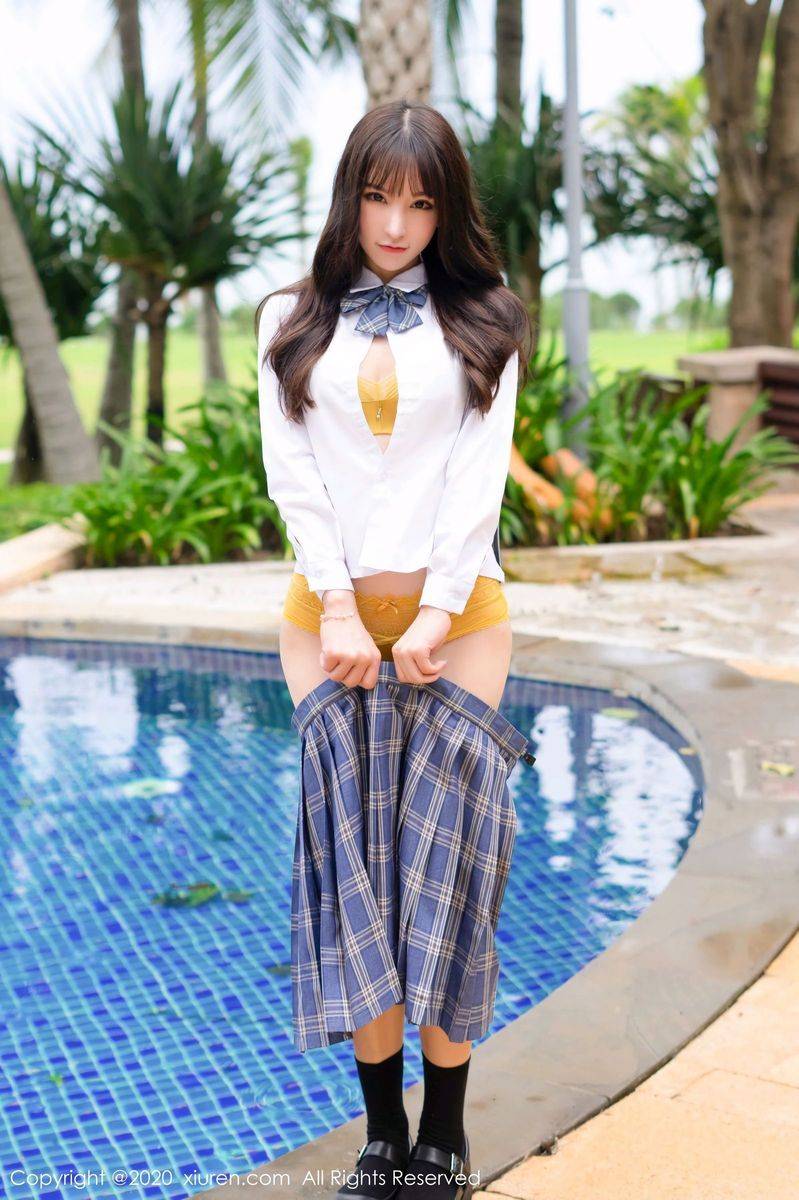 秀人网性感女神周于希Sandy清纯学生制服内衣诱惑三亚旅拍-29