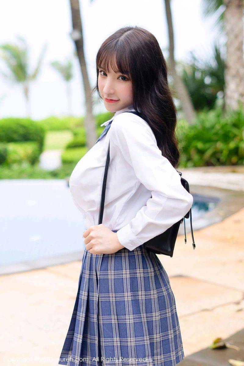 秀人网性感女神周于希Sandy清纯学生制服内衣诱惑三亚旅拍-65