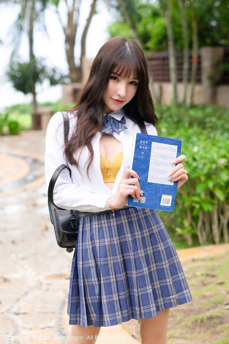 秀人网性感女神周于希Sandy清纯学生制服内衣诱惑三亚旅拍-68