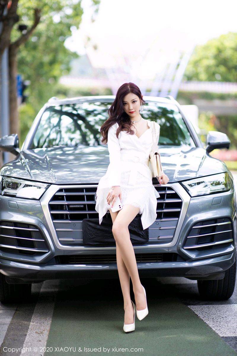 语画界性感女神杨晨晨sugar香车美人室外车拍系列阳朔旅拍-10