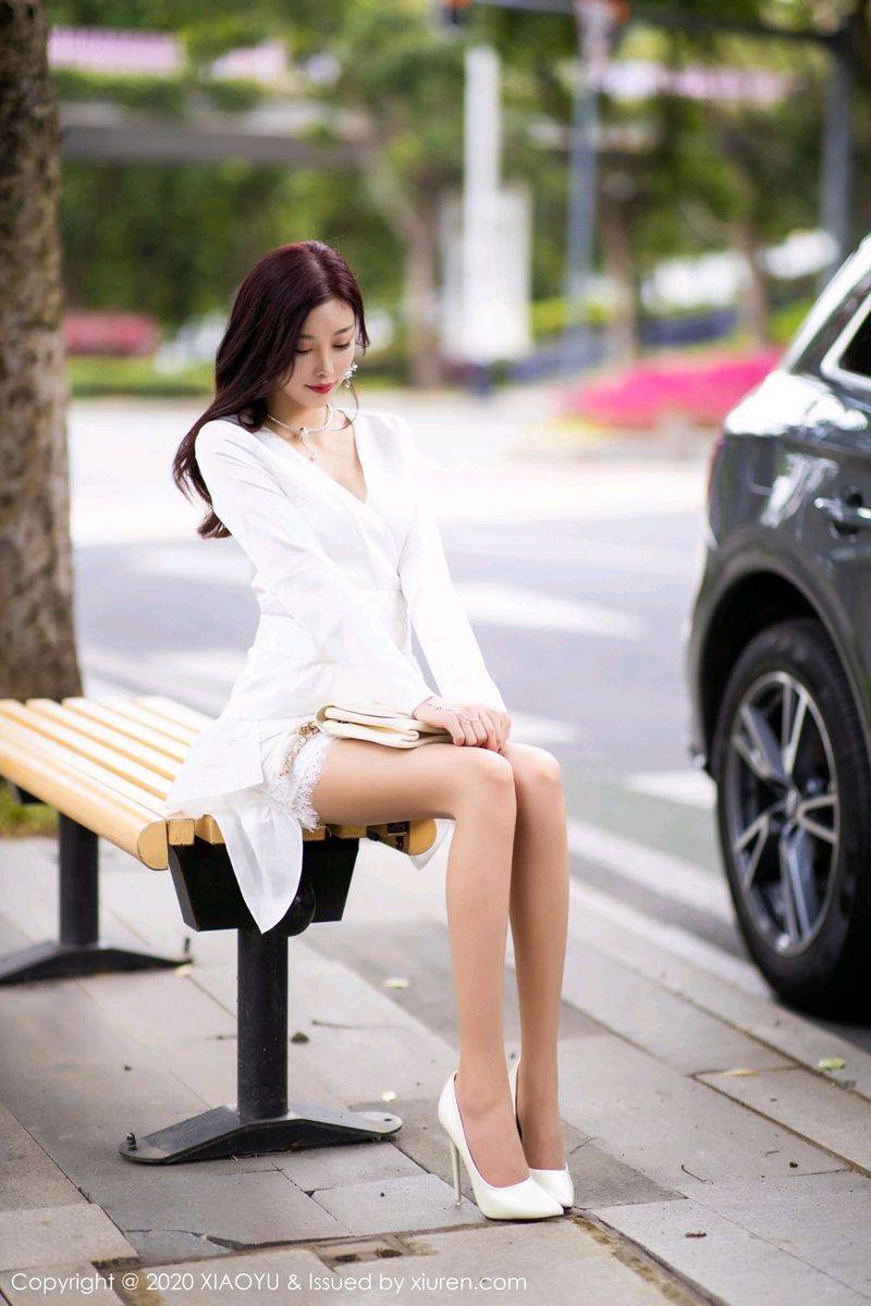 语画界性感女神杨晨晨sugar香车美人室外车拍系列阳朔旅拍-18