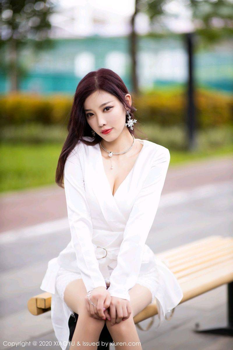 语画界性感女神杨晨晨sugar香车美人室外车拍系列阳朔旅拍-22