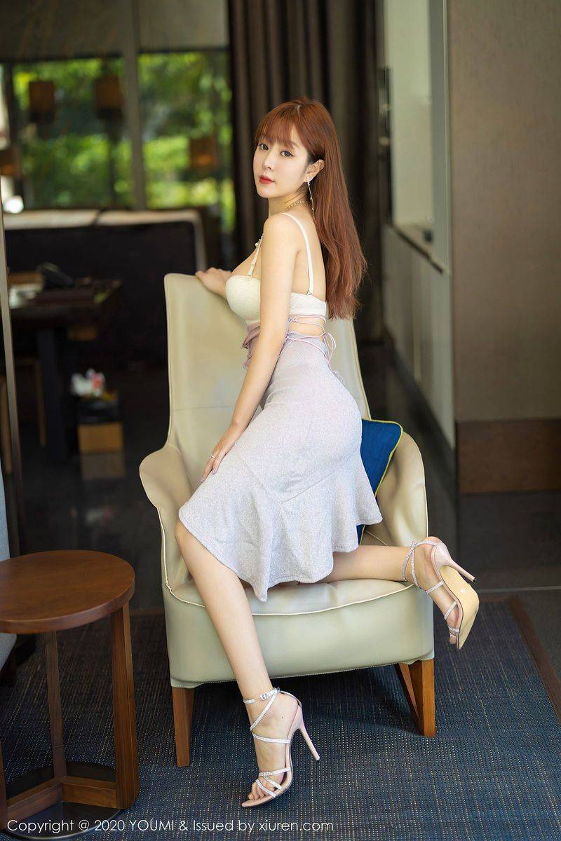 尤蜜荟性感女神王雨纯璀璨吊裙迷离眼神内衣诱惑三亚旅拍-3