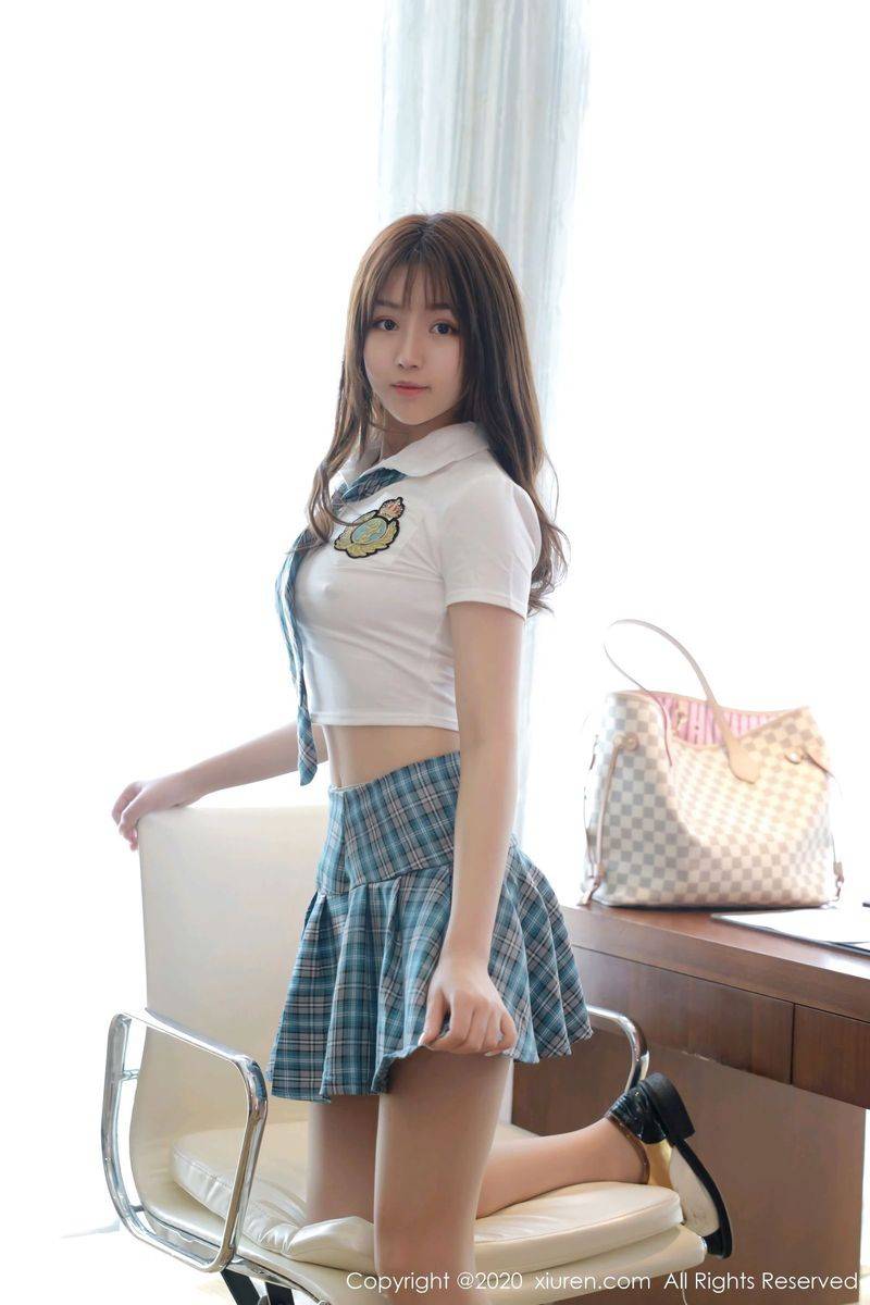 秀人网新人模特梦梵经典JK少女制服系列曼妙多姿首套写真-9