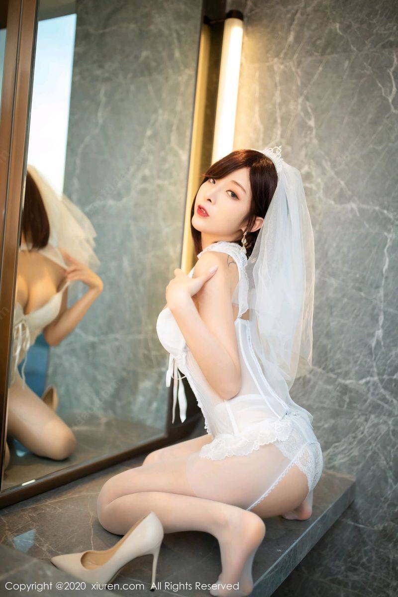秀人网美女模特陈小喵丝袜美腿洁白婚纱主题足量娇羞写真-10