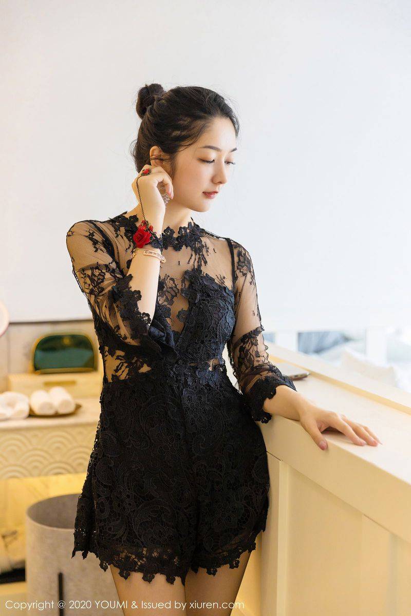 尤蜜荟性感女神Angela小热巴黑丝美腿内衣诱惑大理撩人旅拍