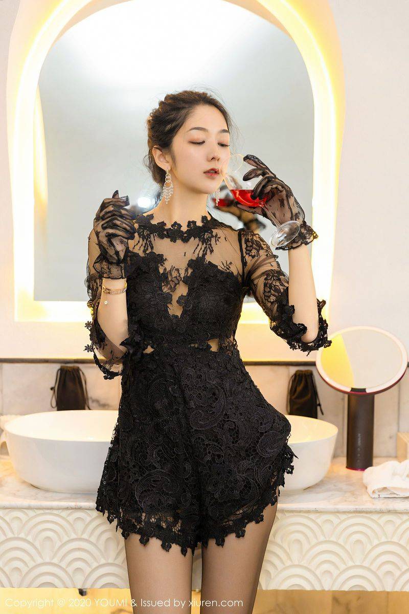 尤蜜荟性感女神Angela小热巴黑丝美腿内衣诱惑大理撩人旅拍-8