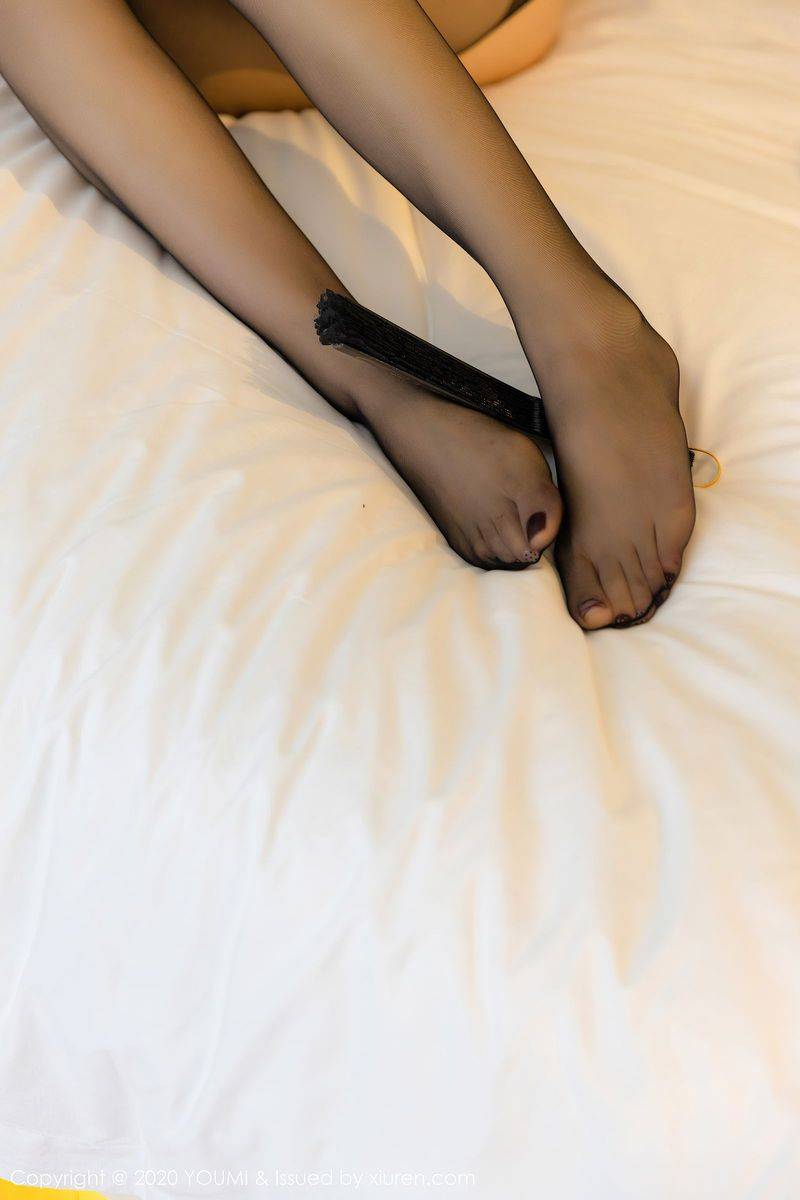 尤蜜荟性感女神Angela小热巴黑丝美腿内衣诱惑大理撩人旅拍-44