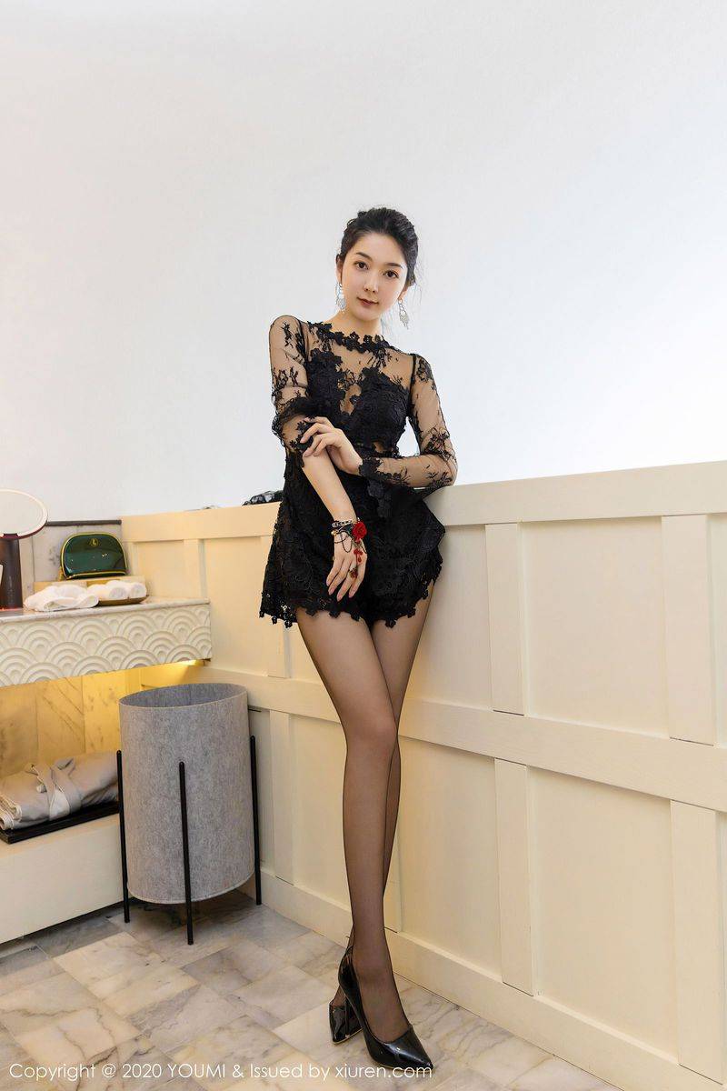 尤蜜荟性感女神Angela小热巴黑丝美腿内衣诱惑大理撩人旅拍-45