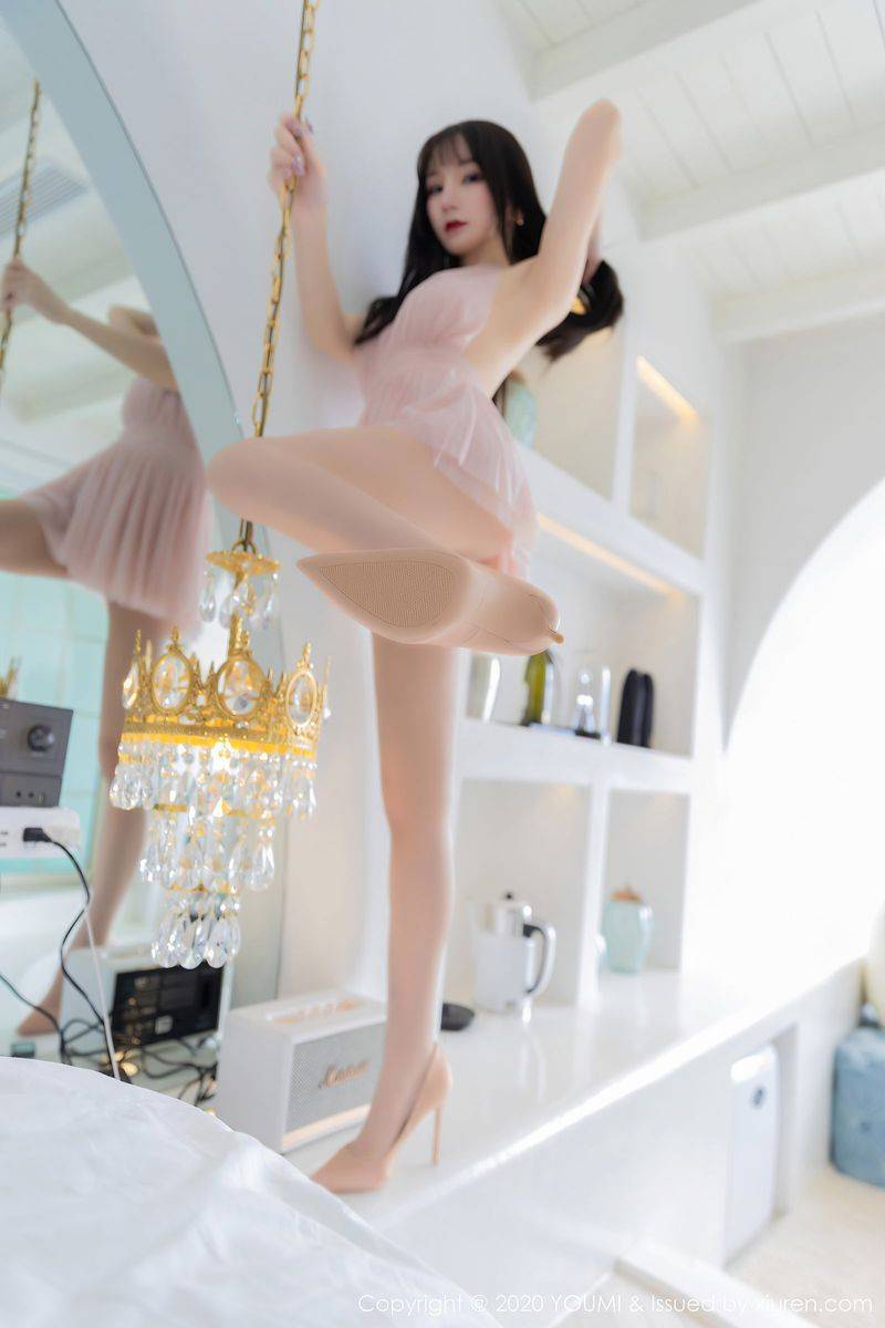 尤蜜荟性感女神周于希Sandy粉色轻纱吊裙修长美腿大理旅拍-10