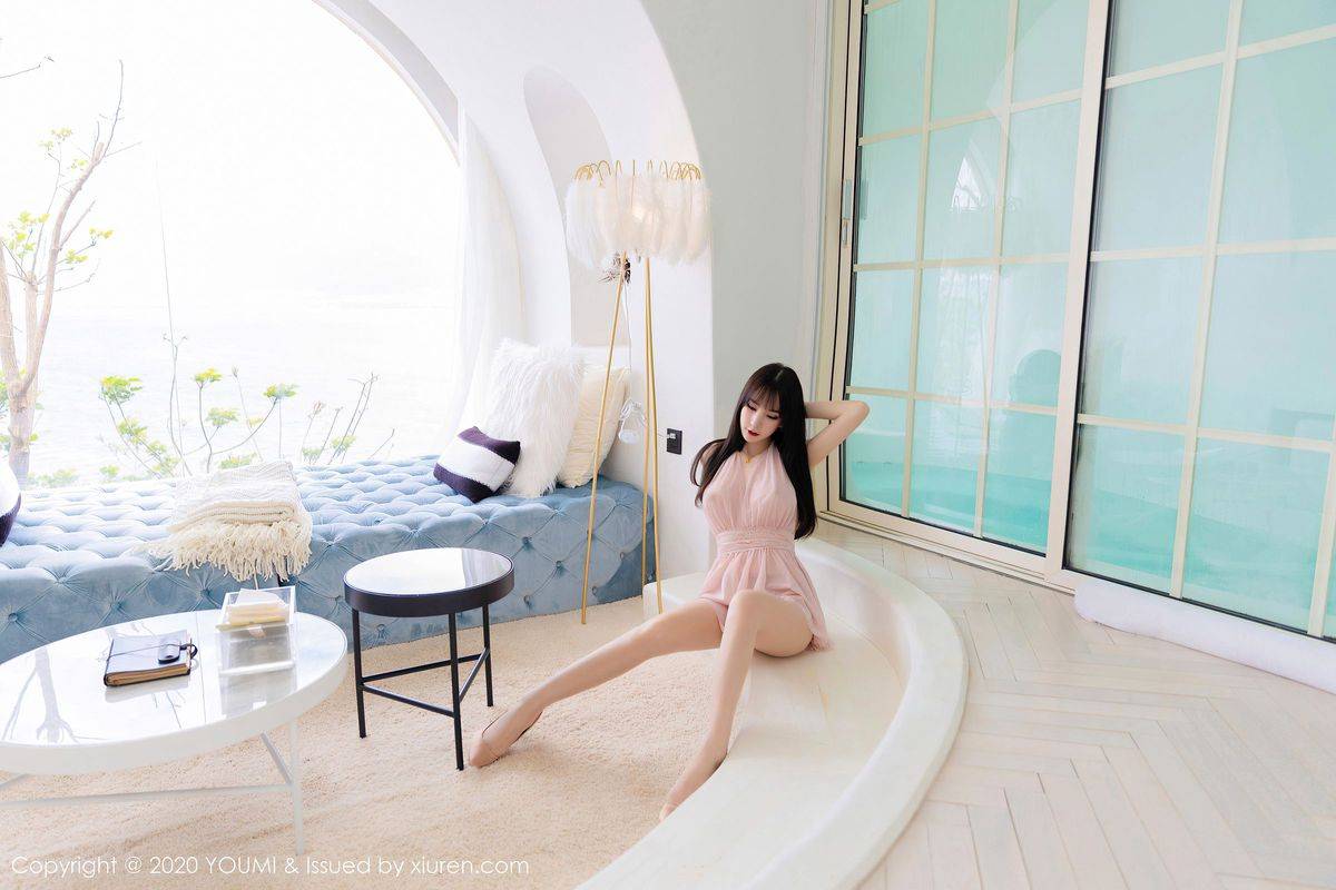 尤蜜荟性感女神周于希Sandy粉色轻纱吊裙修长美腿大理旅拍-15