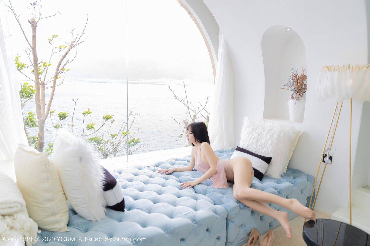 尤蜜荟性感女神周于希Sandy粉色轻纱吊裙修长美腿大理旅拍-32