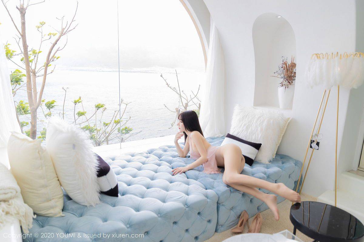 尤蜜荟性感女神周于希Sandy粉色轻纱吊裙修长美腿大理旅拍-33