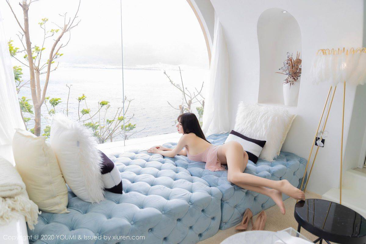 尤蜜荟性感女神周于希Sandy粉色轻纱吊裙修长美腿大理旅拍-35