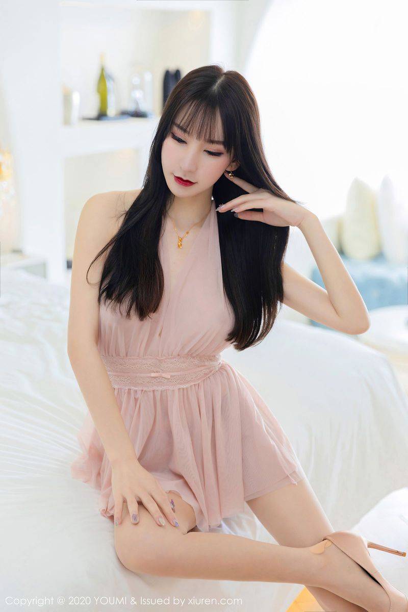 尤蜜荟性感女神周于希Sandy粉色轻纱吊裙修长美腿大理旅拍-44