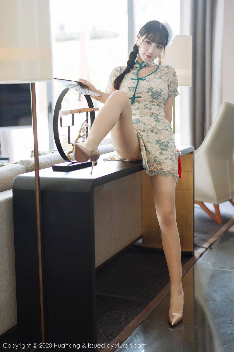 花漾SHOW性感女神Flower朱可儿古典旗袍丝袜美腿三亚旅拍-4