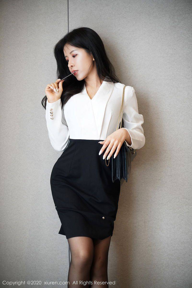 秀人网性感女神奥莉白衬衫黑丝美腿职场OL女秘书装扮写真-3