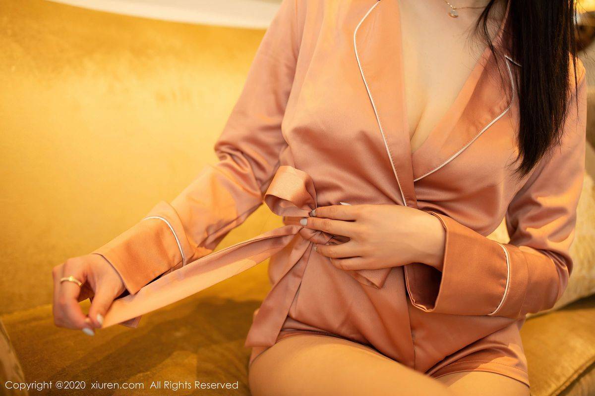 秀人网美女模特安然Maleah香槟色睡衣丝袜美腿抚媚动人写真-8