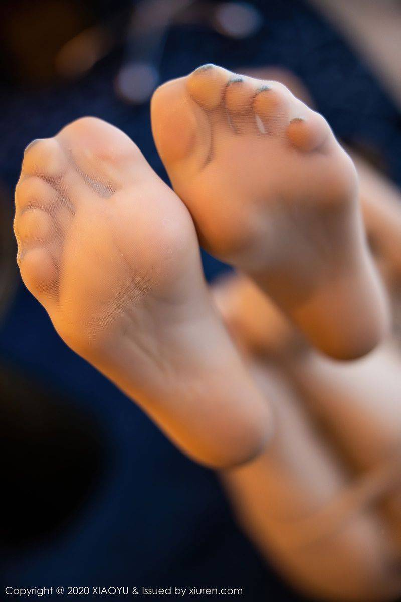 语画界性感女神黄乐然古典旗袍与丝袜美腿娇媚动人写真-5