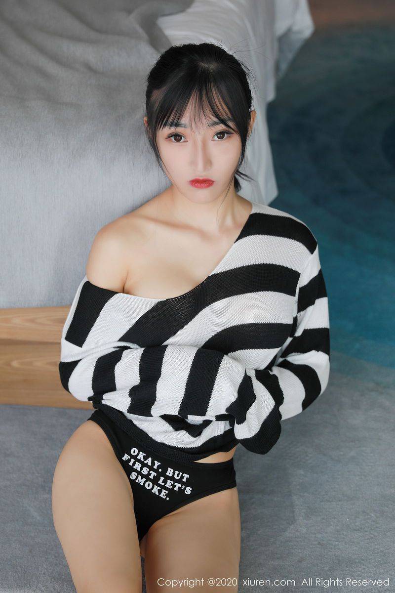 秀人网新人嫩模姬玉露CC热裤加小T恤修长美腿私房性感写真-2