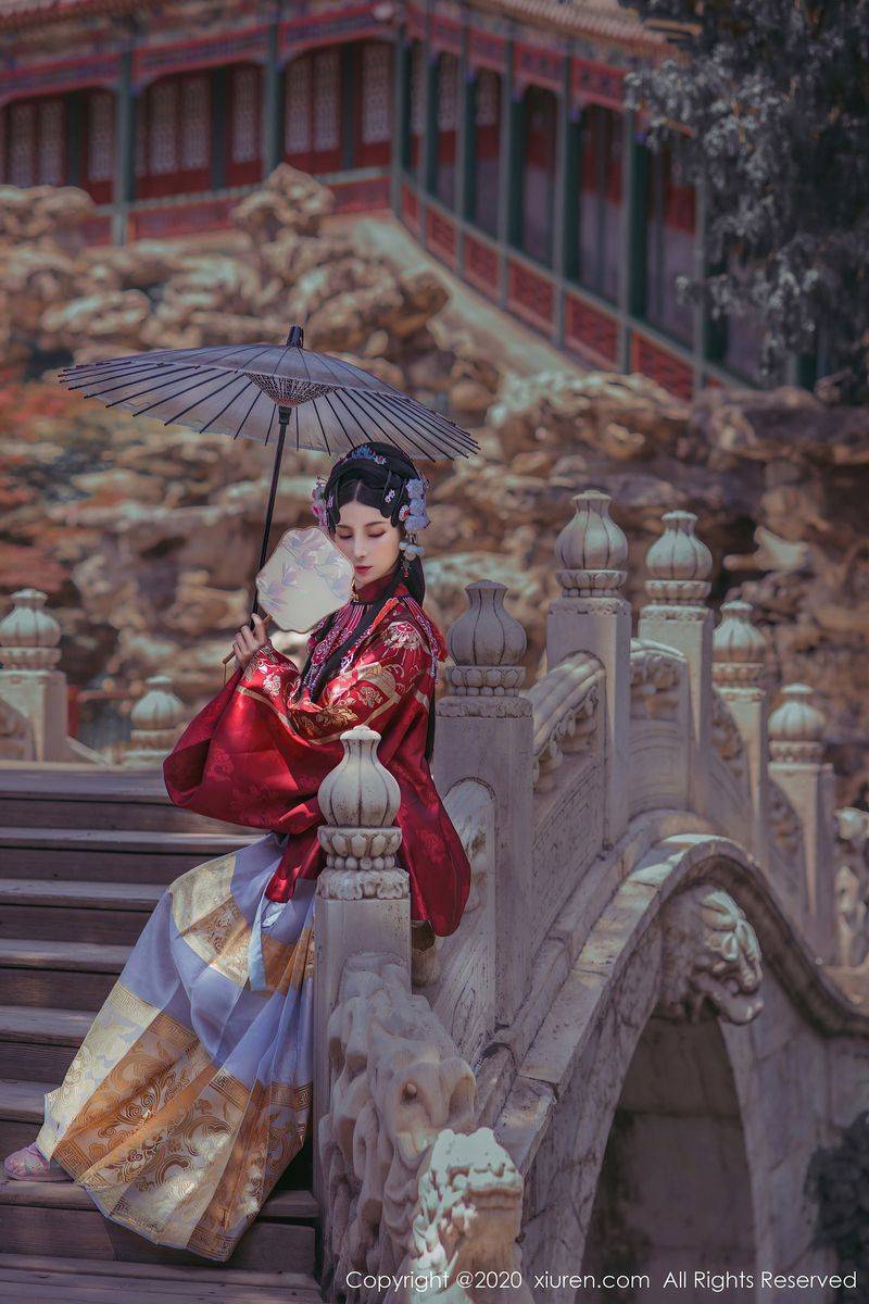 秀人网新晋嫩模小蛮妖x黑丝美腿魔鬼身材花色旗袍妖娆写真-78