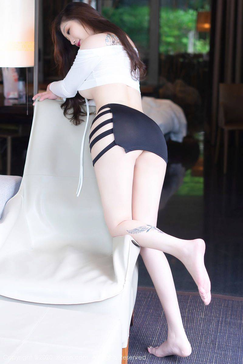 秀人网性感女神妲己_Toxic娇艳超短裙腰部纹身媚态三亚旅拍-44