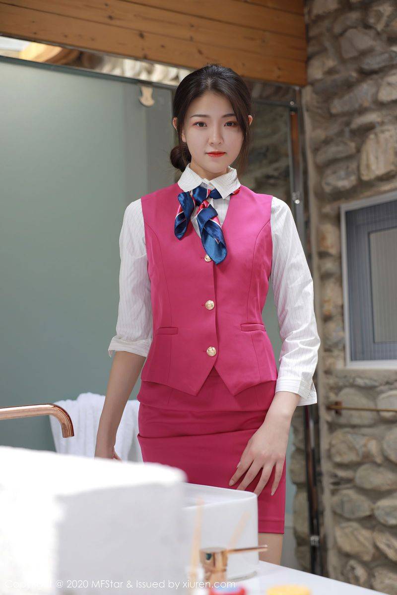 模范学院美女模特Laura苏雨彤性感空乘制服系列大理旅拍-16